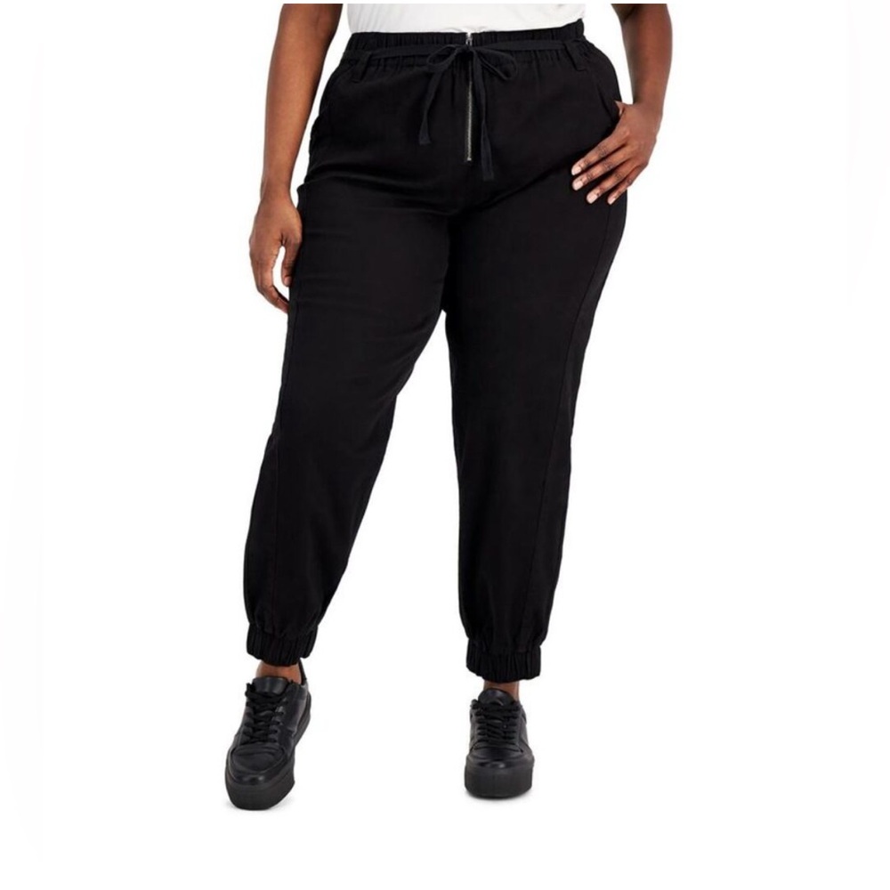 NWT- Tinseltown Black Hi-Rise Joggers Pants w/pockets